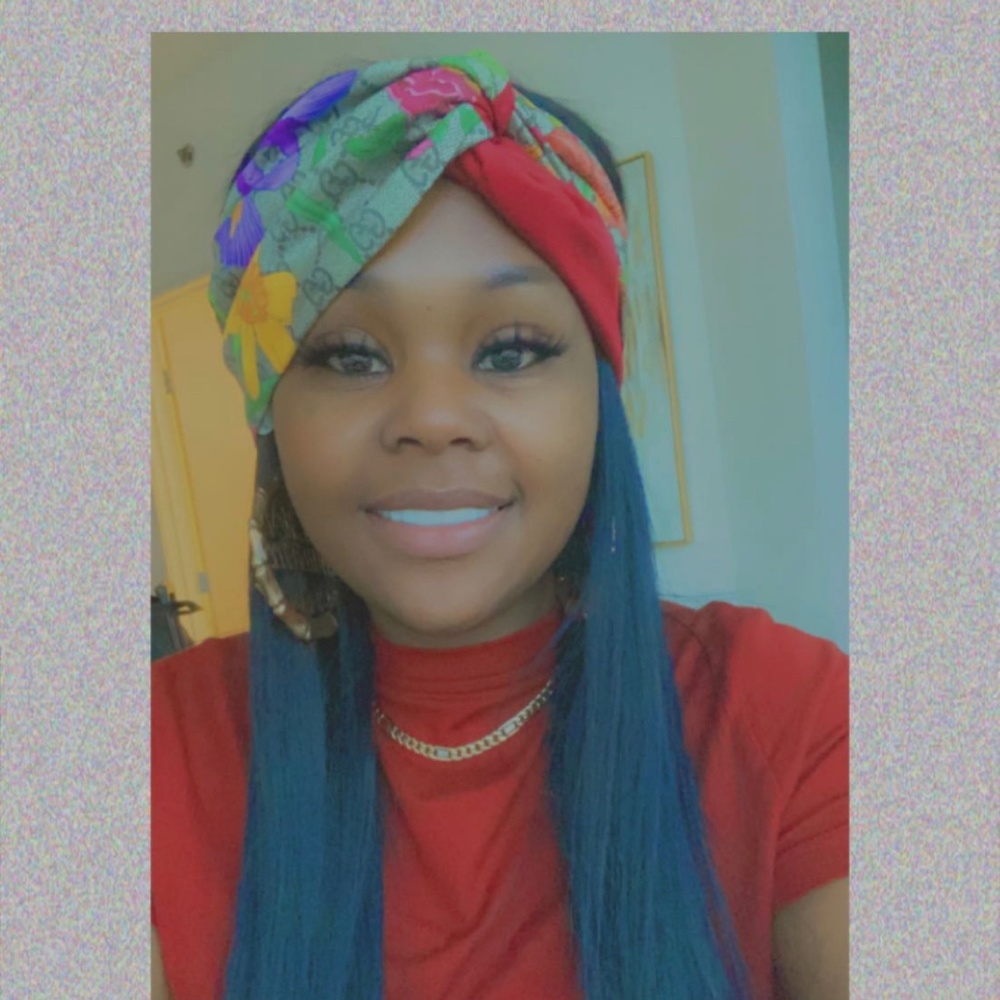 Meet your Posher, Danielle